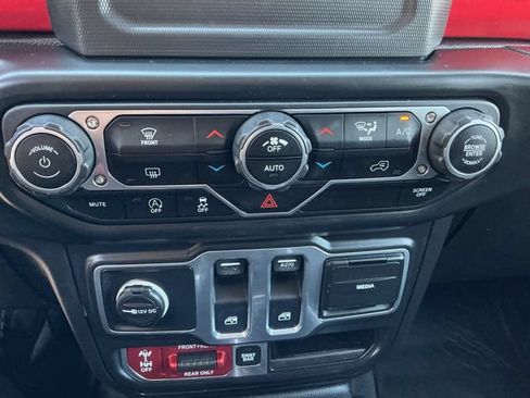 Used 2018 Jeep Wrangler Rubicon w/ LED Lighting Group AWD/4WD image 17