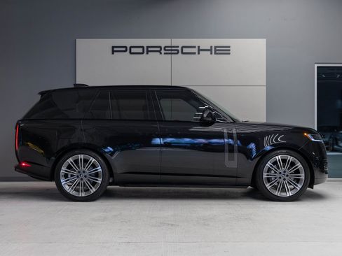 Used 2025 Land Rover Range Rover SE image 8