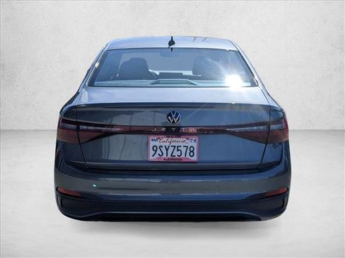 Used 2025 Volkswagen Jetta Sport image 7