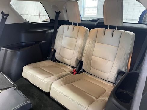 Used 2016 Ford Explorer Platinum image 17