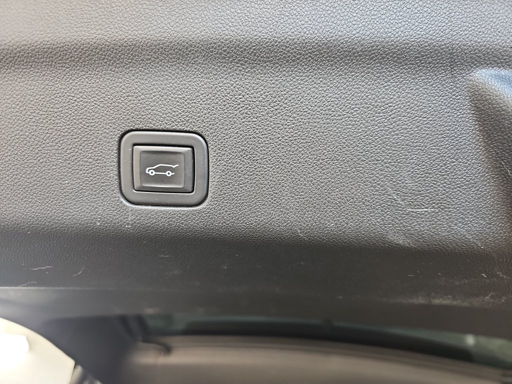 Used 2024 GMC Yukon SLT w/ SLT Premium Package AWD/4WD image 17
