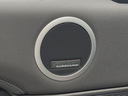 Used 2025 Land Rover Discovery S AWD/4WD image 33