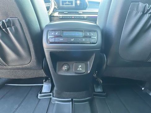 Used 2024 Hyundai Palisade Limited FWD image 14