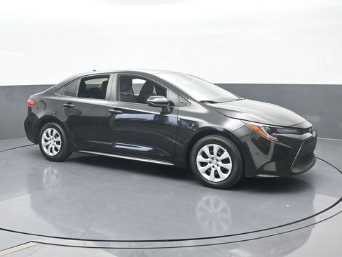 Used 2022 Toyota Corolla LE image 8