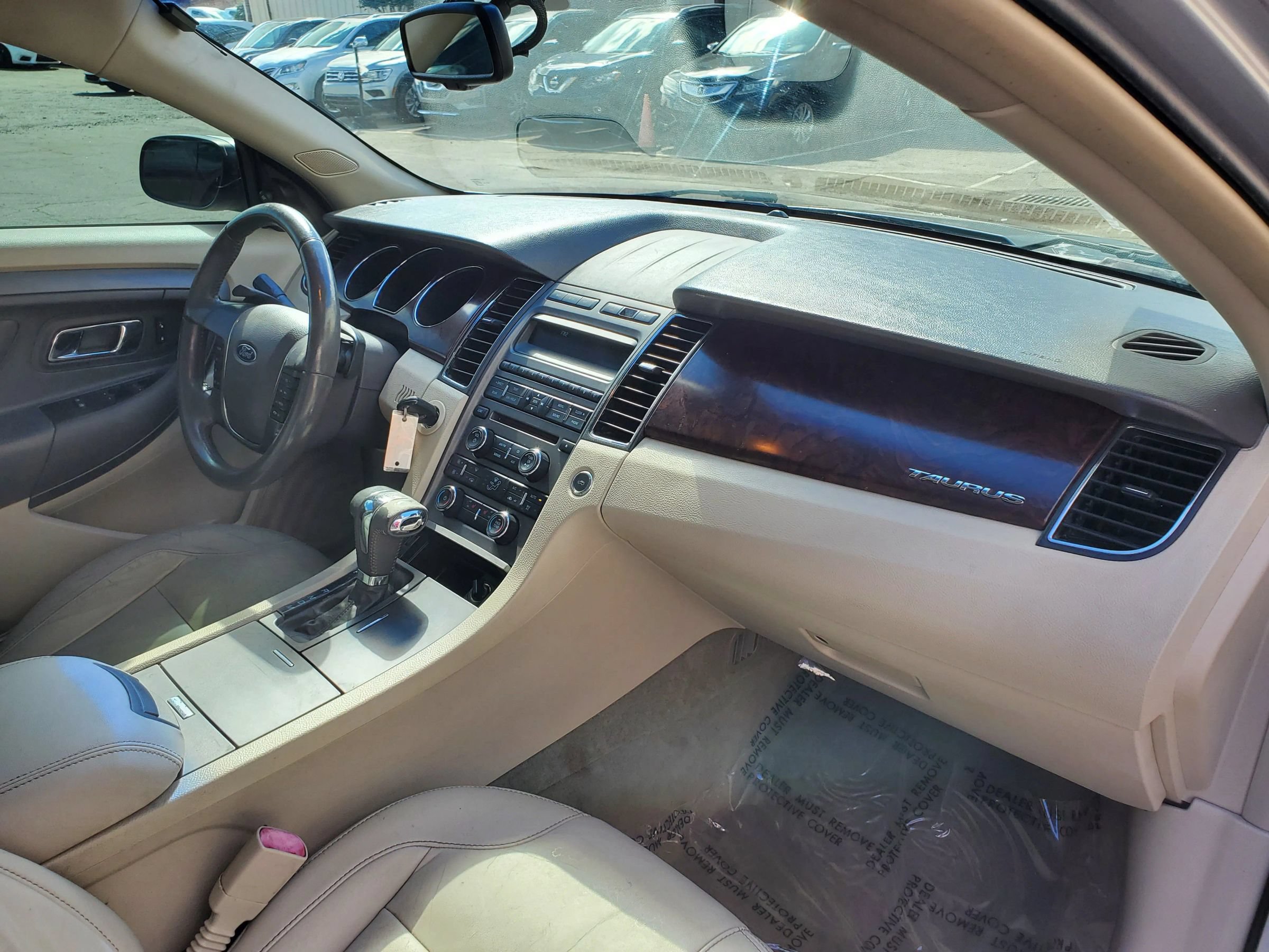 Used 2010 Ford Taurus SEL FWD image 21