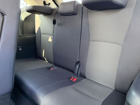 Used 2025 Toyota Highlander LE image 29