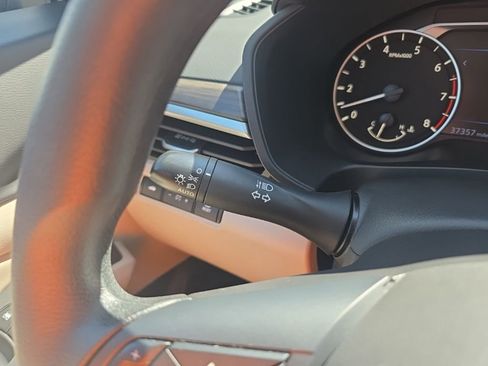 Used 2025 Nissan Altima 2.5 SV FWD image 17