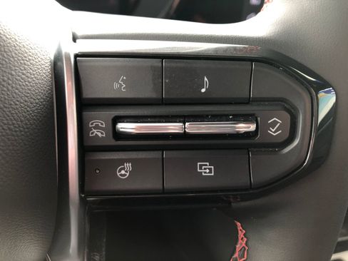 Used 2025 Chevrolet Colorado Z71 w/ Technology Package image 30