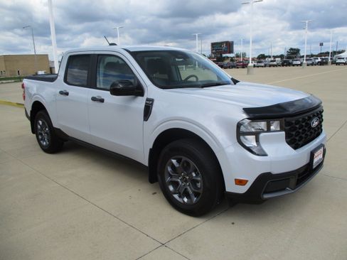 Used 2025 Ford Maverick XLT w/ Equipment Group 301A AWD/4WD image 10