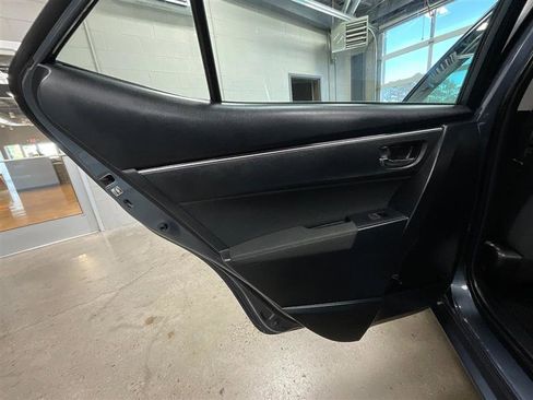 Used 2019 Toyota Corolla LE FWD image 18