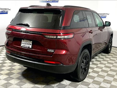 Used 2025 Jeep Grand Cherokee Altitude AWD/4WD image 9