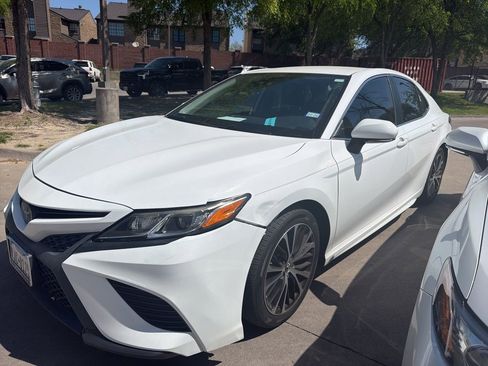 Used 2019 Toyota Camry SE w/ Convenience Package image 1