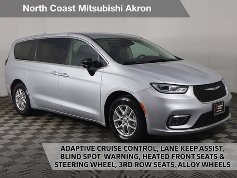 Used 2024 Chrysler Pacifica Touring-L FWD image 1