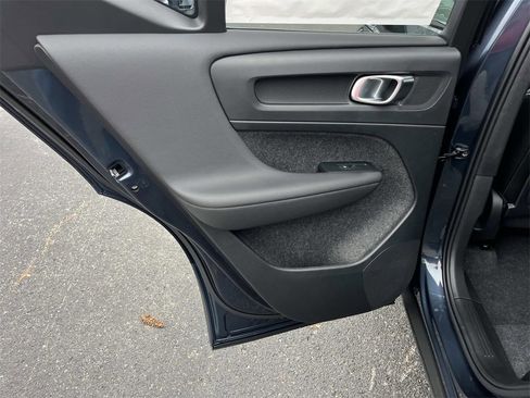 New 2026 Volvo XC40 B4 Core w/ Climate Package image 18