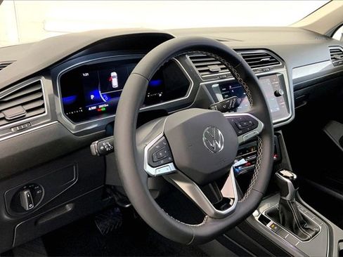 Certified 2023 Volkswagen Tiguan SE w/ Panoramic Sunroof Package image 14