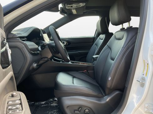 New 2025 Jeep Compass Limited w/ Sun & Sound Group image 9