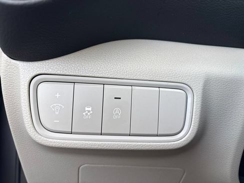 Used 2025 Kia Soul LX FWD image 22