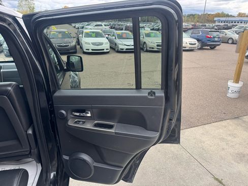 Used 2012 Jeep Liberty Limited Jet image 17