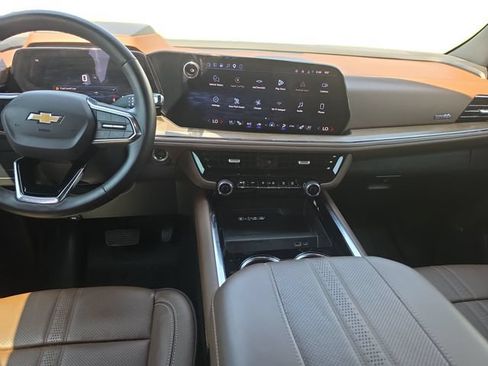 Used 2025 Chevrolet Tahoe High Country AWD/4WD image 12