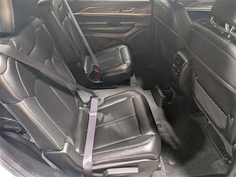 Used 2025 Jeep Grand Cherokee L Limited w/ Black Appearance Package image 26