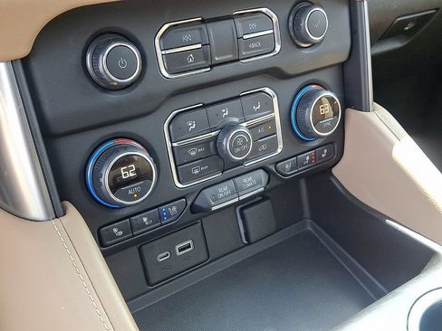 Certified 2021 Chevrolet Tahoe Premier w/ Premium Package AWD/4WD image 15