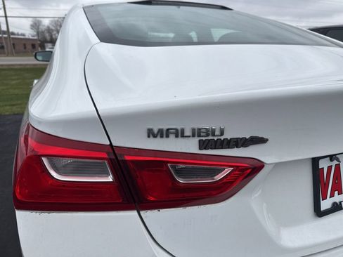 Used 2017 Chevrolet Malibu LT image 37