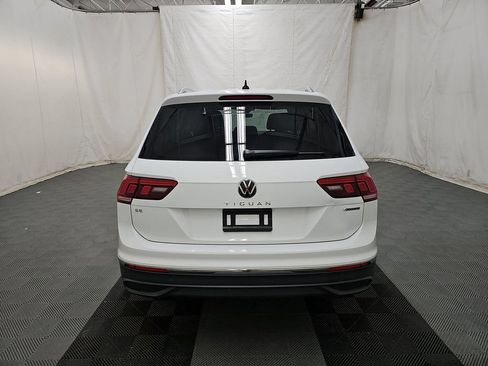 Used 2024 Volkswagen Tiguan SE w/ Panoramic Sunroof Package AWD/4WD image 3