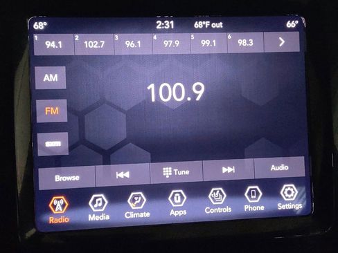 Used 2019 Jeep Cherokee Limited image 25