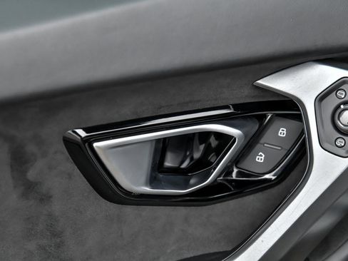 Used 2018 Lamborghini Huracan LP 580-2 image 16