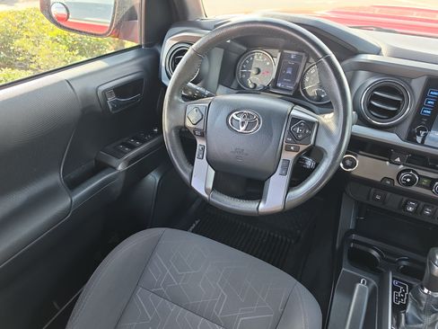 Used 2018 Toyota Tacoma TRD Sport RWD image 9