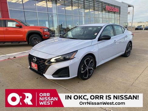 Used 2023 Nissan Altima 2.5 SR image 1