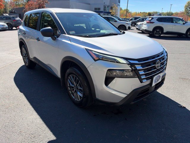 Used 2025 Nissan Rogue S AWD/4WD image 7