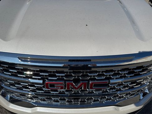 Used 2023 GMC Acadia Denali w/ Denali Technology Package image 13