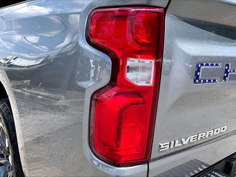Used 2024 Chevrolet Silverado 1500 High Country w/ Technology Package AWD/4WD image 29