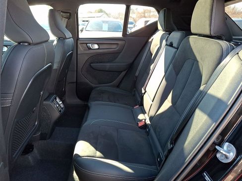 Certified 2025 Volvo XC40 B5 Plus image 10