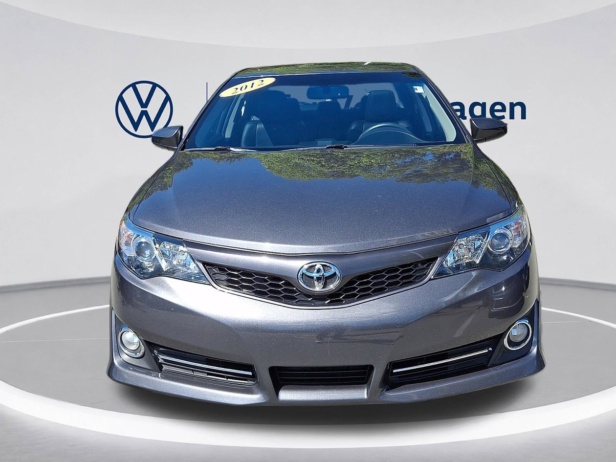 Used 2012 Toyota Camry SE w/ Leather Pkg FWD image 2