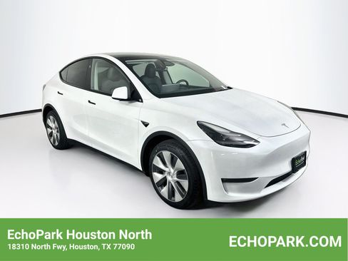Used 2024 Tesla Model Y Long Range AWD/4WD image 1