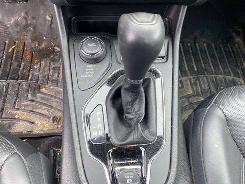 Used 2019 Jeep Cherokee Limited image 10