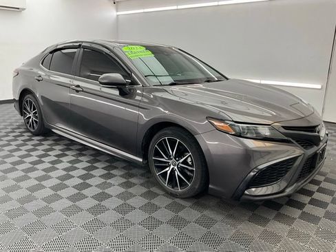 Used 2023 Toyota Camry SE FWD image 3