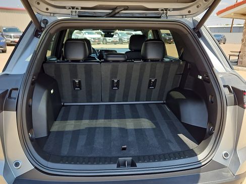 Used 2025 Chevrolet Equinox LT w/ Convenience Package II FWD image 8
