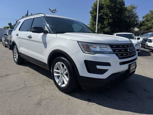 Used 2017 Ford Explorer FWD image 1