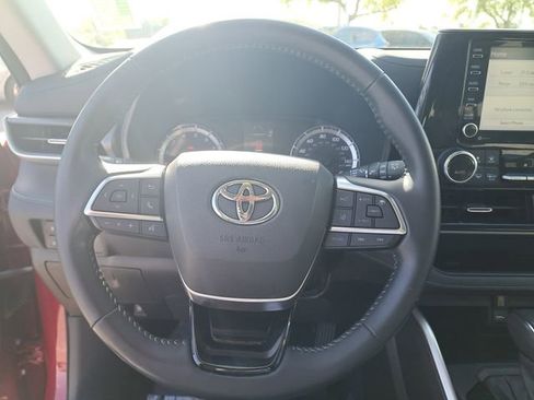Used 2021 Toyota Highlander LE image 18
