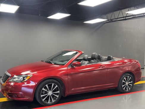 Used 2013 Chrysler 200 S FWD image 2