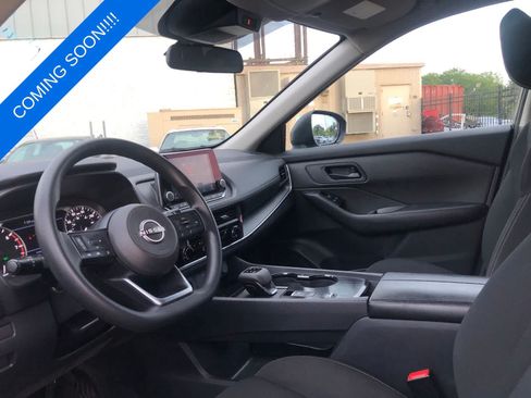 Used 2024 Nissan Rogue S FWD image 6