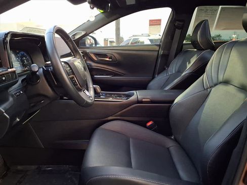 Certified 2025 Toyota Crown Signia image 19