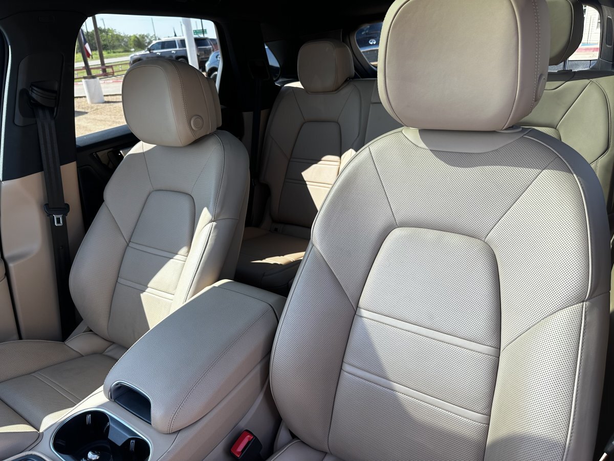 Used 2022 Porsche Cayenne Platinum Edition AWD/4WD image 25