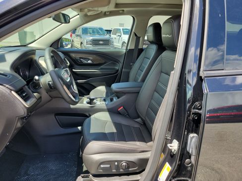 Used 2024 GMC Terrain Denali w/ Denali Premium Package AWD/4WD image 11