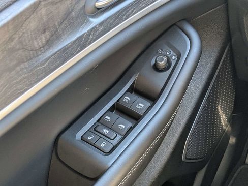 New 2026 Jeep Grand Cherokee L Limited w/ Luxury Tech Group II AWD/4WD image 22
