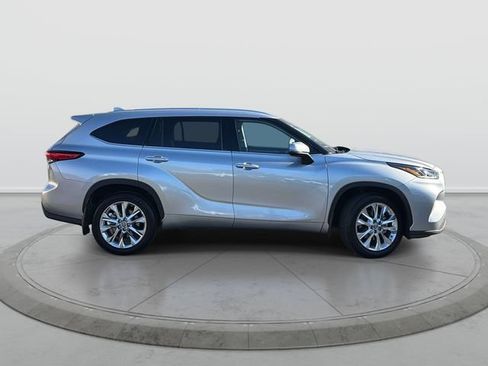 Used 2023 Toyota Highlander Limited AWD/4WD image 3