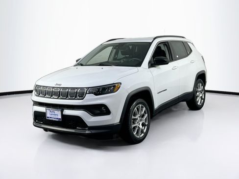 Used 2022 Jeep Compass Latitude AWD/4WD image 1